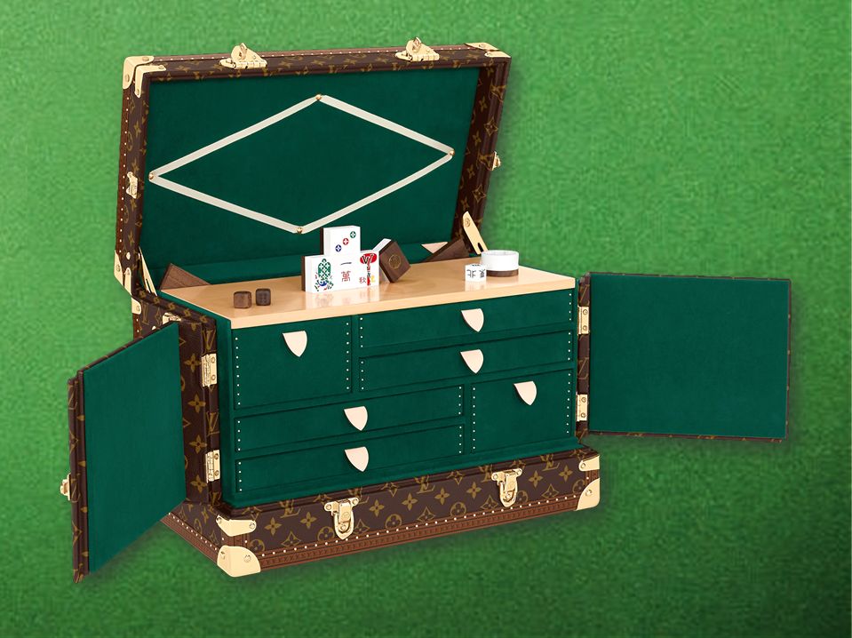 LUXE LOUIS VUITTON MAHJONG SET WITH ENGRAVED WOODEN TILES - Shout